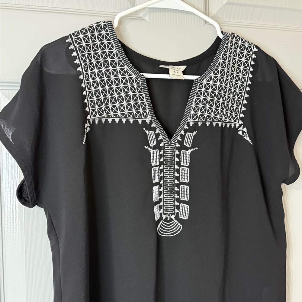Ariat | Black Blouse| with White Embroidery Design | Small - Picture 3 of 9